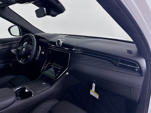 New 2025 Maserati Grecale GT image 30
