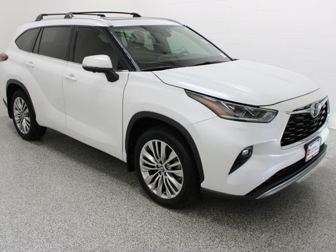 Used 2026 Toyota Highlander Platinum AWD/4WD image 4