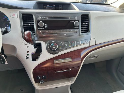 Used 2012 Toyota Sienna XLE image 16