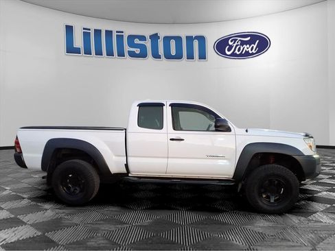 Used 2014 Toyota Tacoma 4x4 Access Cab image 8