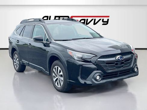 Used 2025 Subaru Outback Premium AWD/4WD image 1