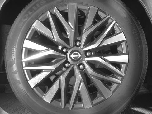 Used 2025 Nissan Altima 2.5 SV FWD image 15