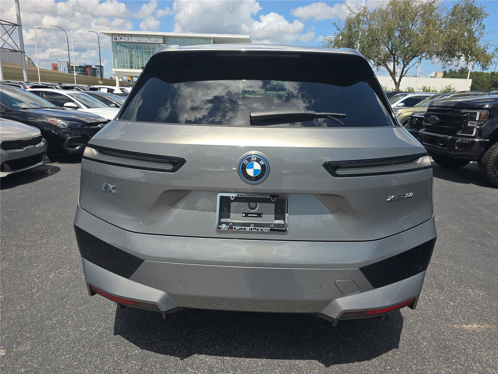 Used 2024 BMW iX xDrive50 w/ Premium Package AWD/4WD image 4