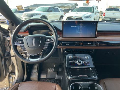 Used 2022 Lincoln Nautilus Reserve image 16