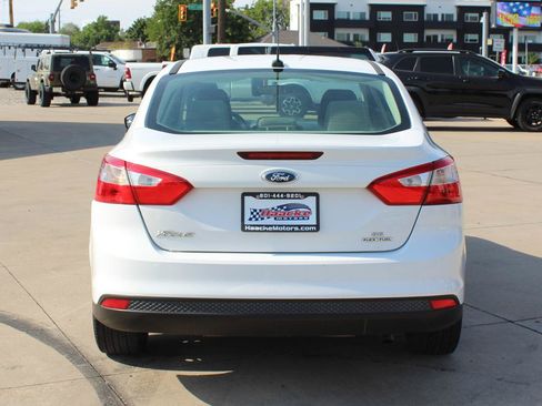 Used 2012 Ford Focus SE FWD image 9