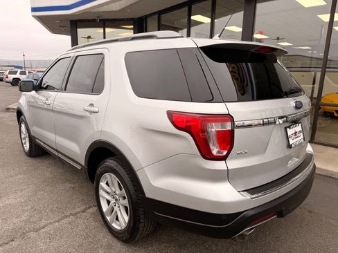 Used 2018 Ford Explorer XLT w/ Equipment Group 201A image 3
