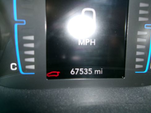 Used 2023 Chrysler Voyager LX FWD image 21
