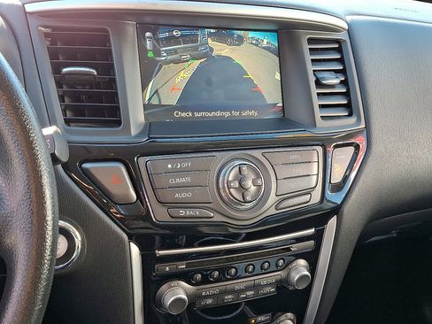 Used 2020 Nissan Pathfinder S image 19