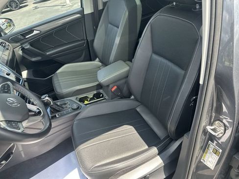 Used 2023 Volkswagen Tiguan SE w/ Panoramic Sunroof Package AWD/4WD image 15