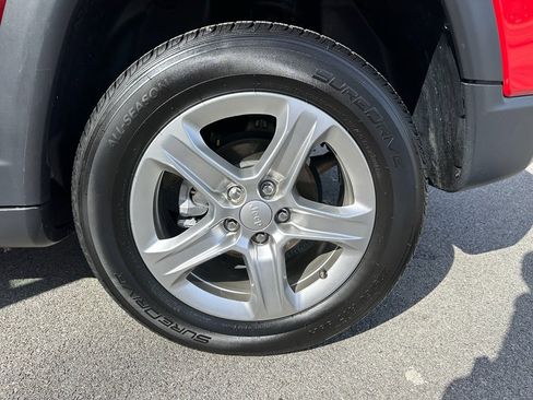 Used 2024 Jeep Compass Latitude image 33