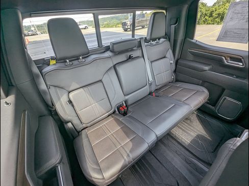 Used 2023 Chevrolet Silverado 1500 High Country w/ High Country Premium Package AWD/4WD image 23