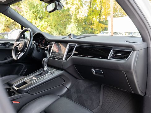 Used 2018 Porsche Macan Sport Edition image 23