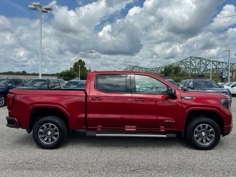Used 2025 GMC Sierra 1500 AT4 w/ Technology Package AWD/4WD image 7