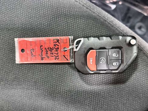 Used 2021 Jeep Wrangler Unlimited Sahara AWD/4WD image 30