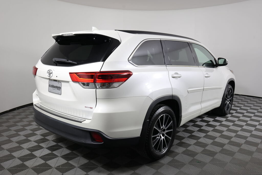 Used 2017 Toyota Highlander SE AWD/4WD image 2