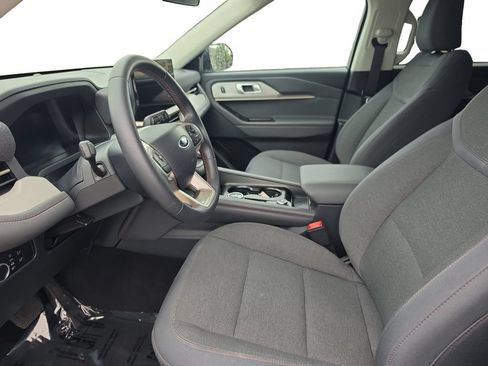 Used 2025 Ford Explorer Active RWD image 12
