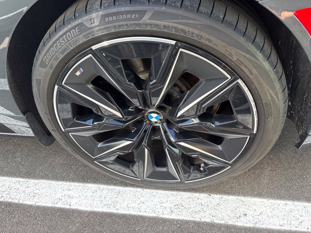Certified 2023 BMW i7 xDrive60 AWD/4WD image 8