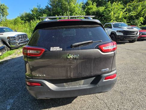 Used 2017 Jeep Cherokee Latitude w/ Safety/Convenience Group AWD/4WD image 6