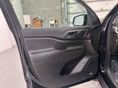 Used 2021 GMC Acadia SLT image 13