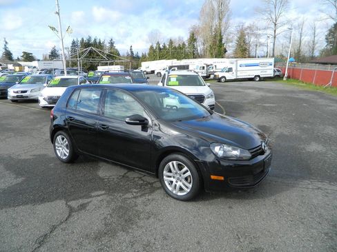 Used 2011 Volkswagen Golf 4-Door image 2