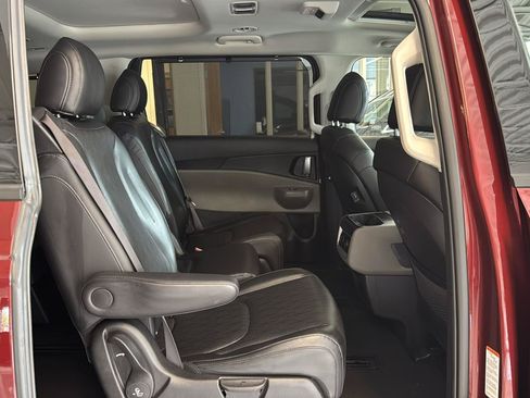 Used 2025 Kia Carnival SX FWD image 31