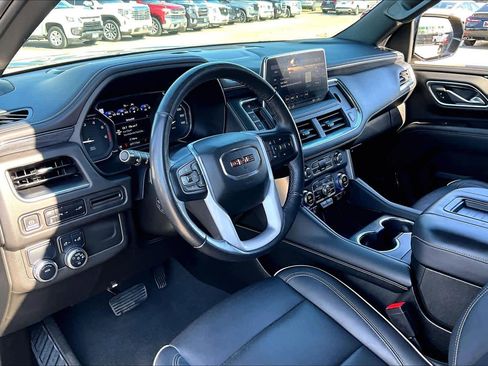 Used 2021 GMC Yukon SLT w/ SLT Premium Package image 17
