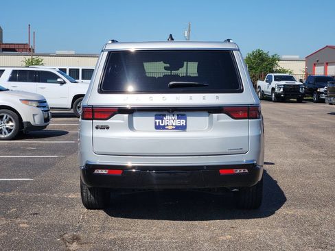 Used 2024 Jeep Wagoneer Series II w/ Flexible Seating Group RWD image 6