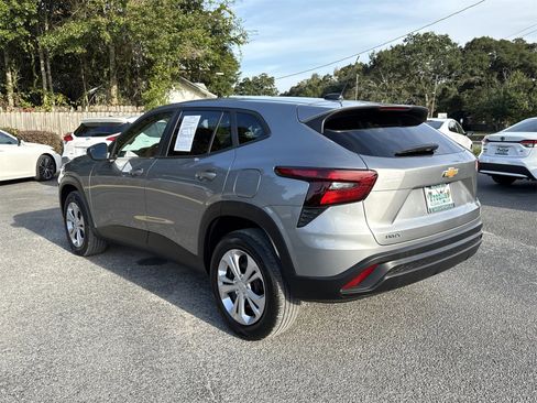 Used 2024 Chevrolet Trax LS w/ Driver Confidence Package image 3