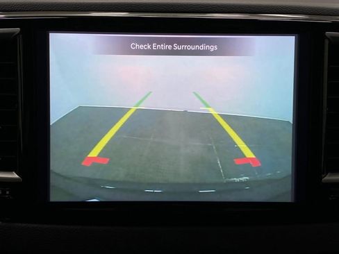 Used 2024 Chrysler Pacifica Touring-L image 23