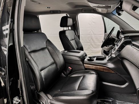 Used 2019 Chevrolet Suburban LT image 11