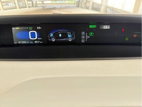 Used 2016 Toyota Prius Three FWD image 16