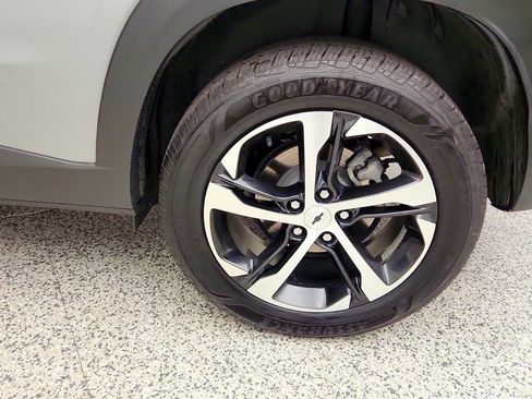 Used 2025 Chevrolet Trax RS w/ Driver Confidence Package FWD image 9
