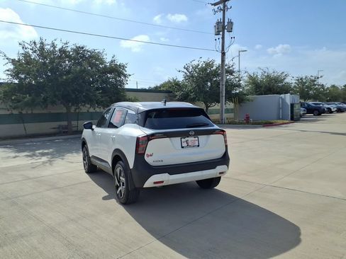Used 2026 Nissan Kicks SV FWD image 3