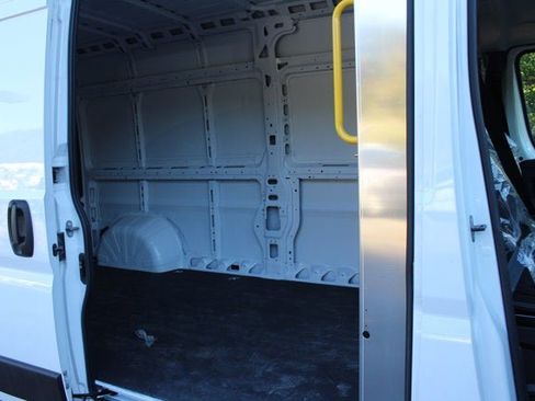 Used 2025 RAM ProMaster 2500 FWD image 17