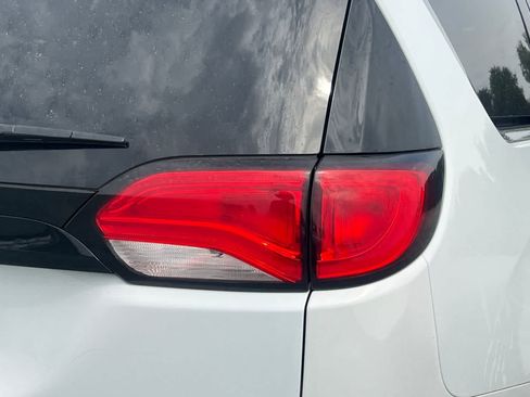 Used 2022 Chrysler Voyager LX FWD image 12
