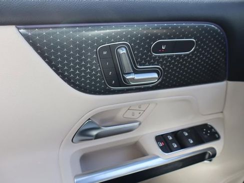 Used 2025 Mercedes-Benz GLB 250 image 15