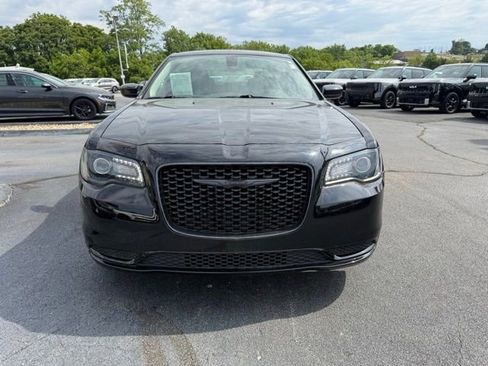 Used 2021 Chrysler 300 Touring w/ Sport Appearance Package RWD image 2