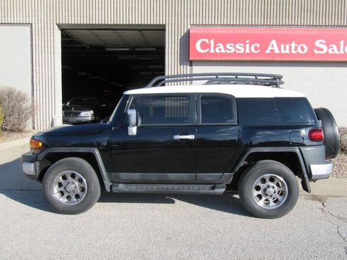 Used 2012 Toyota FJ Cruiser 4WD w/ Upgrade Pkg image 9