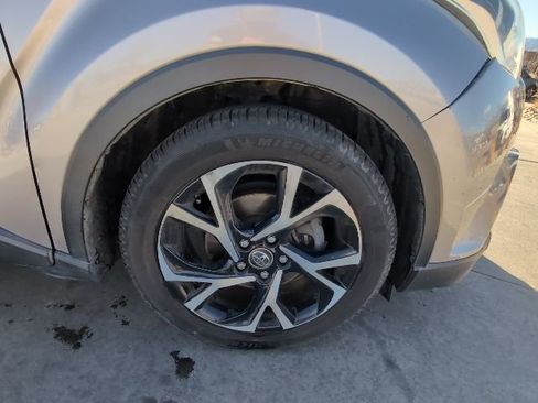 Used 2019 Toyota C-HR Limited image 32