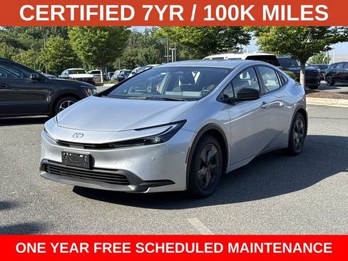 Used 2025 Toyota Prius LE FWD image 5