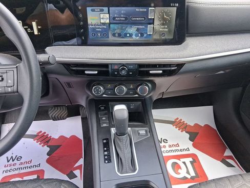 Used 2025 Nissan Kicks SV w/ Charging Package FWD image 22