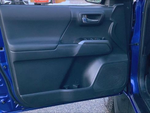 Used 2023 Toyota Tacoma TRD Off-Road image 21