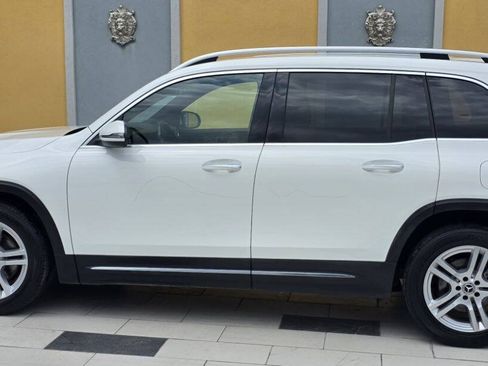 Used 2020 Mercedes-Benz GLB 250 w/ Premium Package image 4