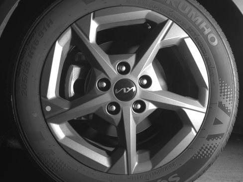 Used 2025 Kia K4 LXS image 11