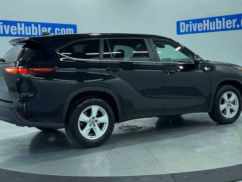 Used 2025 Toyota Highlander LE FWD image 8