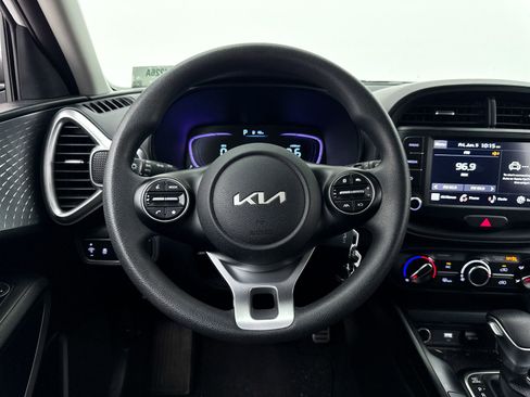 Certified 2025 Kia Soul LX w/ LX Technology Package FWD image 3