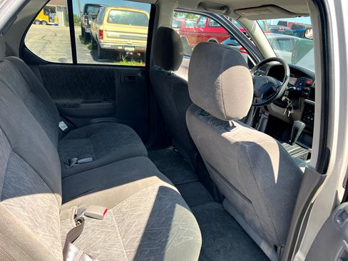 Used 2004 Isuzu Rodeo S image 13