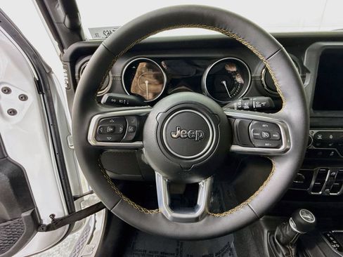 Used 2023 Jeep Wrangler Unlimited Sahara AWD/4WD image 13