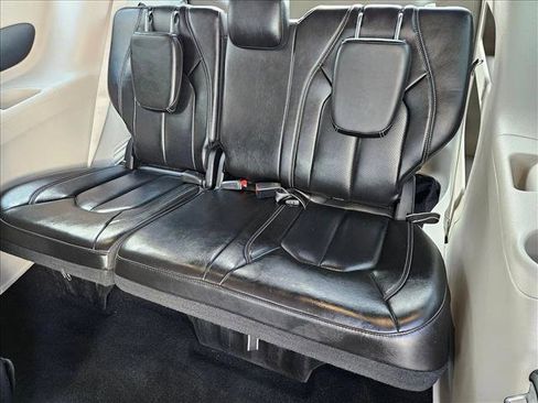 Used 2023 Chrysler Pacifica Touring-L image 17
