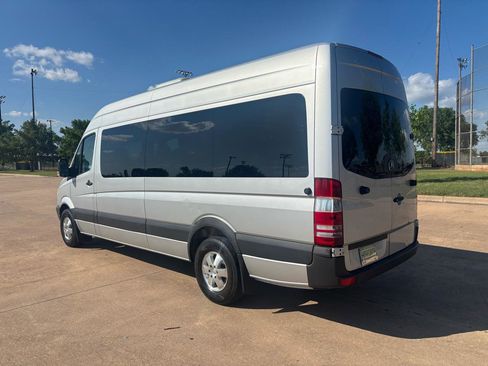 Used 2007 Dodge Sprinter 2500 w/ Cooling Group RWD image 6